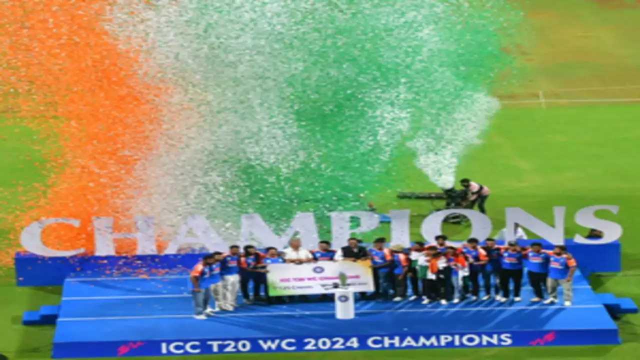 पूर्व क्रिकेटर ने बीसीसीआई से की 1983 की विश्व चैंपियन टीम को नकद इनाम देने की मांग